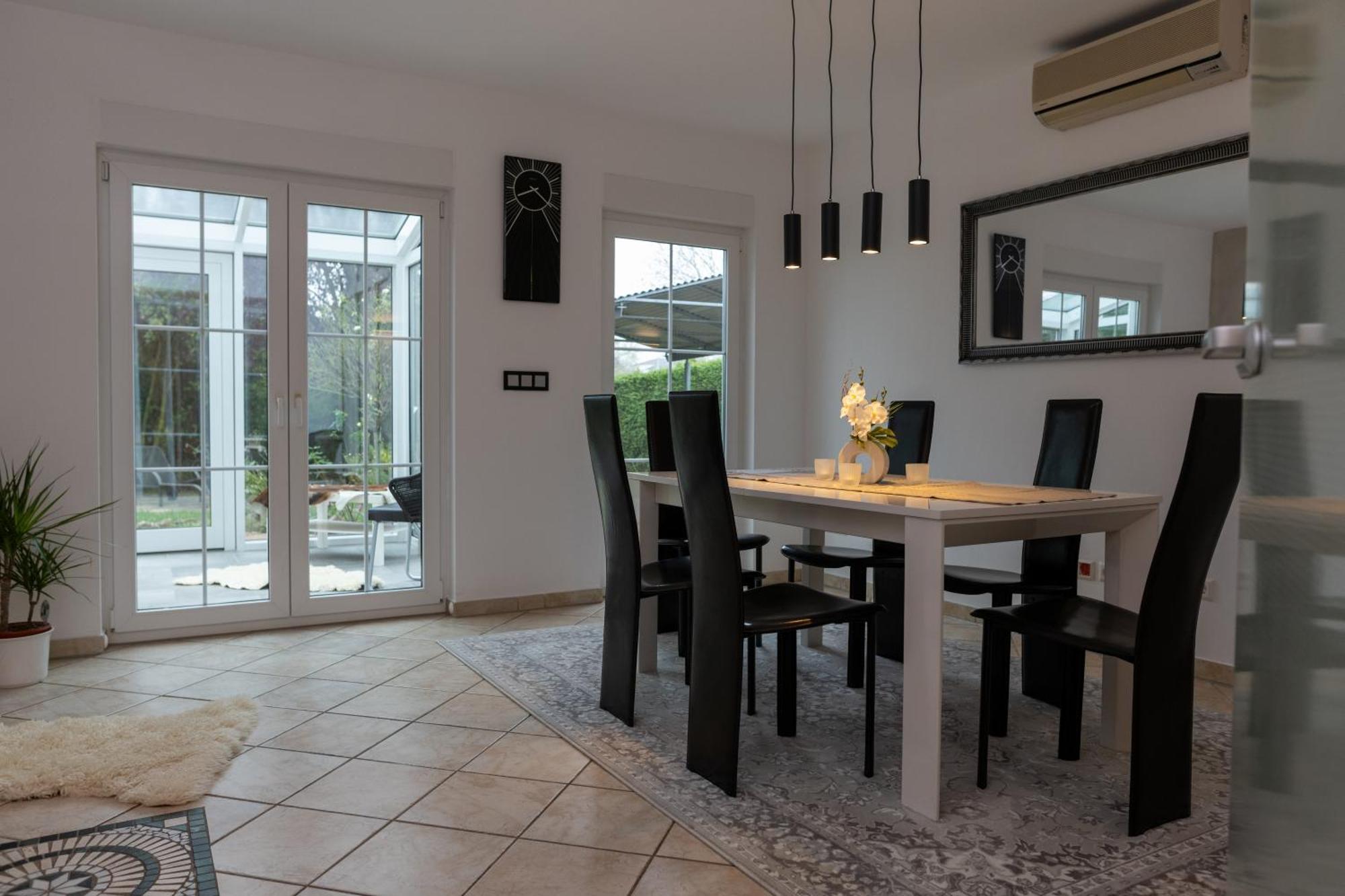 Ganzes Ferienhaus In Leipzig Mit Garage Und Fussbodenheizung Εξωτερικό φωτογραφία