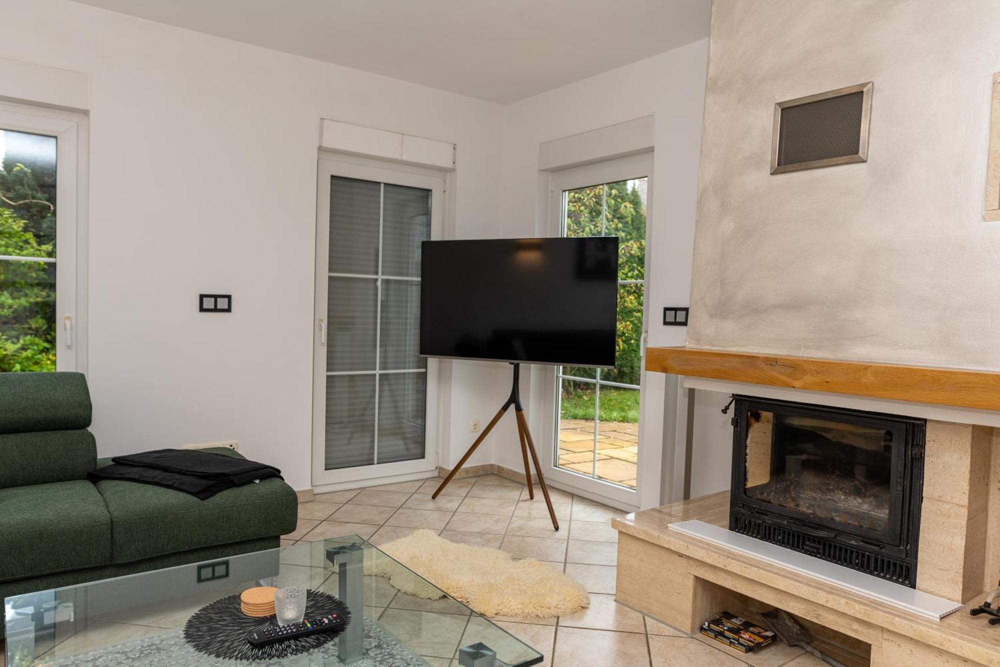 Ganzes Ferienhaus In Leipzig Mit Garage Und Fussbodenheizung Εξωτερικό φωτογραφία